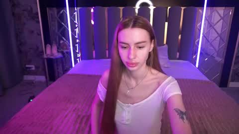Snapshot of snow_whiteeex chatting on May 17, 2026, 5:27 am snow_whiteeex online show from May 17, 2026, 5:27 am
