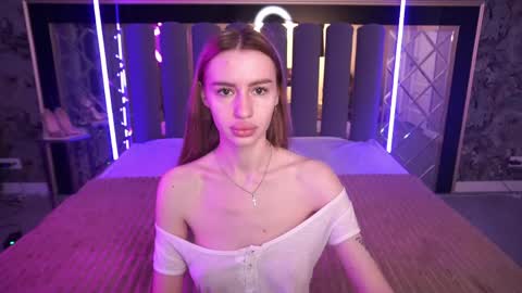 Snapshot of snow_whiteeex chatting on May 18, 2026, 5:35 am snow_whiteeex online show from May 18, 2026, 5:35 am
