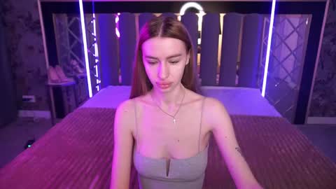 Snapshot of snow_whiteeex chatting on May 19, 2026, 5:25 am snow_whiteeex online show from May 19, 2026, 5:25 am