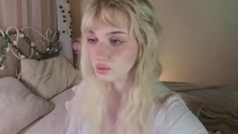 Snapshot of snowflakeskitty chatting on July 4, 2026, 5:24 am Ellie online show from July 4, 2026, 5:24 am