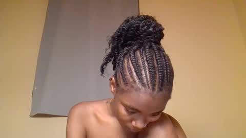 Snowie eyes online show from November 19, 2025, 12:54 am