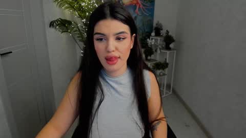 Snapshot of snowingwinter chatting on December 21, 2025, 7:21 pm snowingwinter online show from December 21, 2025, 7:21 pm