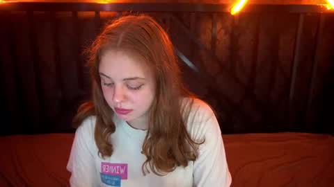 Snapshot of snowwhite_bella chatting on October 23, 2025, 1:10 pm snowwhite_bella online show from October 23, 2025, 1:10 pm