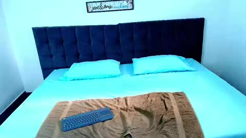Snowyx  online show from October 7, 2025, 8:39 pm