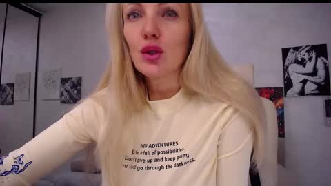 Snapshot of so_sexy_monna chatting on January 15, 2025, 2:46 pm Monna online show from January 15, 2025, 2:46 pm