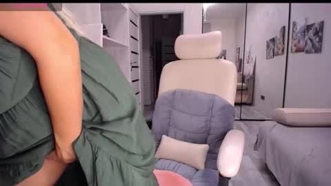 Snapshot of so_sexy_monna chatting on September 22, 2025, 5:48 pm Monna online show from September 22, 2025, 5:48 pm