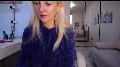 Snapshot of so_sexy_monna chatting on October 2, 2025, 12:34 pm Monna online show from October 2, 2025, 12:34 pm