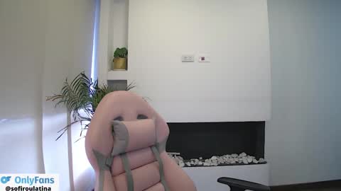 soffi_rousel_ online show from February 1, 2026, 3:21 pm