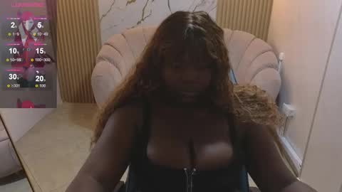soffia_b online show from November 23, 2025, 7:57 pm