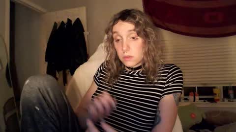 Snapshot of soffpurr chatting on November 10, 2025, 2:21 am Lilytea online show from November 10, 2025, 2:21 am