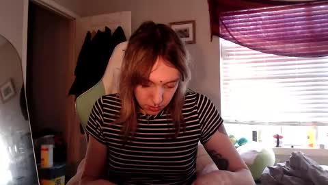 Snapshot of soffpurr chatting on November 10, 2025, 9:58 pm Lilytea online show from November 10, 2025, 9:58 pm