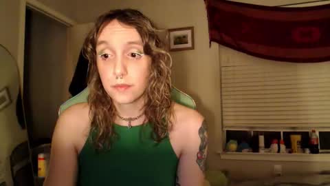 Snapshot of soffpurr chatting on November 17, 2025, 12:27 am Lilytea online show from November 17, 2025, 12:27 am