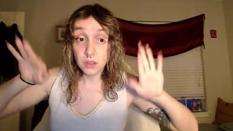 Snapshot of soffpurr chatting on November 30, 2025, 11:31 pm Lilytea online show from November 30, 2025, 11:31 pm