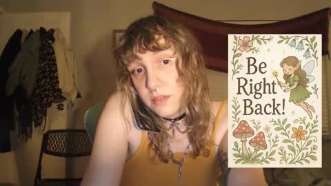 Snapshot of soffpurr chatting on December 16, 2025, 12:15 am Lilytea online show from December 16, 2025, 12:15 am