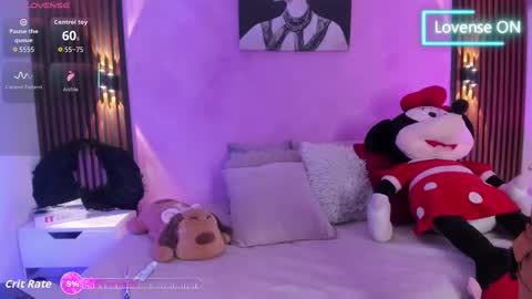 sofi_cuttie online show from November 13, 2025, 4:22 am