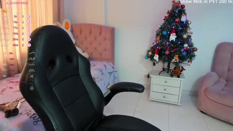 sofi_love77 online show from December 4, 2024, 3:43 pm