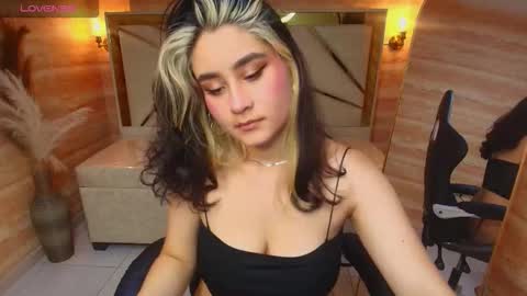 sofi_r_ online show from November 24, 2025, 8:19 pm