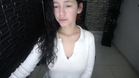 sofia_ginevra online show from December 17, 2025, 12:44 pm