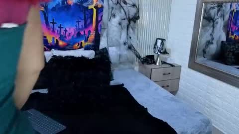 sofia gutierrez   online show from October 22, 2025, 3:07 am