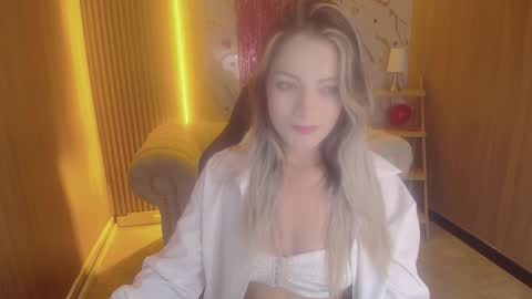 Snapshot of sofia_nova_tf chatting on February 19, 2026, 1:29 pm sofi online show from February 19, 2026, 1:29 pm