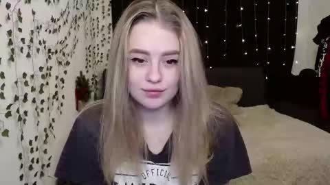 sofia_rosemary online show from January 28, 2025, 11:49 am