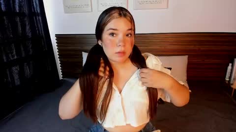 Snapshot of sofia_smithh_ chatting on May 20, 2026, 6:03 pm Sofia online show from May 20, 2026, 6:03 pm