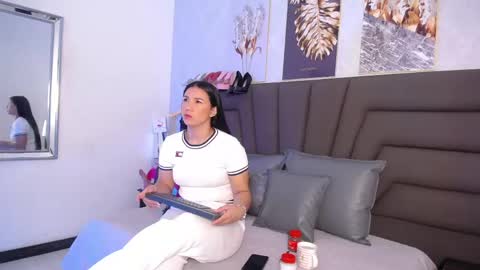 Snapshot of sofia_velez5 chatting on May 18, 2026, 11:16 am online show from May 18, 2026, 11:16 am