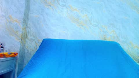 sofiaa_little online show from December 2, 2025, 7:31 pm