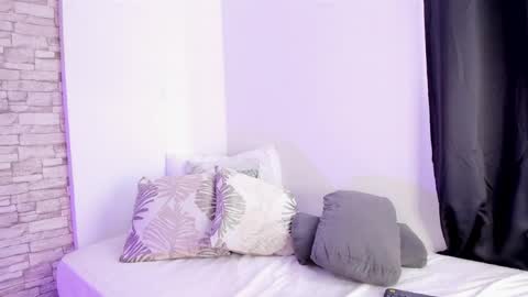 sofiaalarson online show from April 8, 2026, 4:18 pm