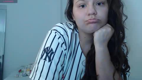 Snapshot of sofiamooon_ chatting on December 22, 2025, 12:24 pm sofiamooon_ online show from December 22, 2025, 12:24 pm