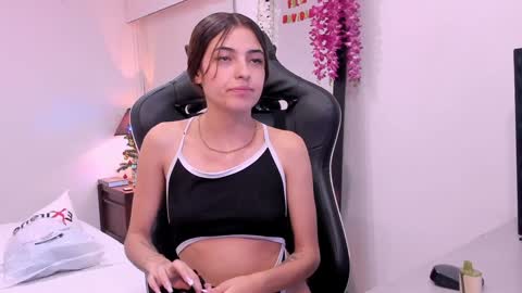 Sofia  Help me reach 5K followers  online show from December 28, 2024, 8:25 pm