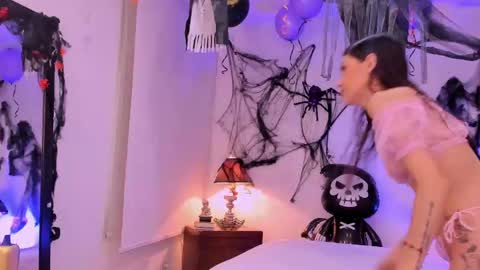 Sofia  Help me reach 5K followers  online show from October 9, 2025, 8:40 pm