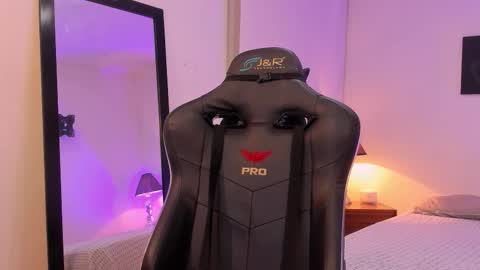 Sofia  Help me reach 5K followers  online show from November 14, 2025, 8:18 pm