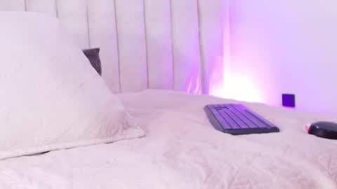 Sofia Velez  online show from February 28, 2026, 12:06 pm