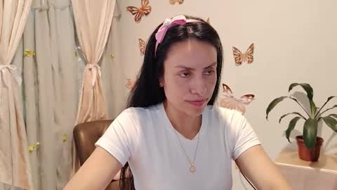 Sofi Bella online show from November 5, 2025, 3:34 pm