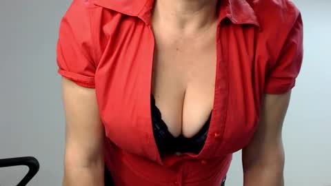 Snapshot of sofie_velvet chatting on January 14, 2025, 8:48 pm Sofie Velvet online show from January 14, 2025, 8:48 pm