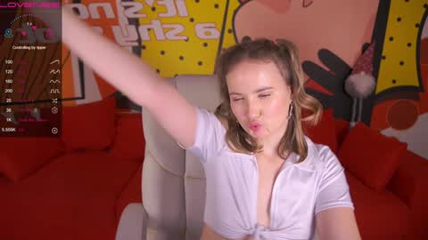 Snapshot of sofiebloom chatting on December 23, 2024, 12:03 am Sofie online show from December 23, 2024, 12:03 am