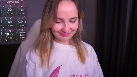 Snapshot of sofiebloom chatting on October 22, 2025, 8:19 pm Sofie online show from October 22, 2025, 8:19 pm