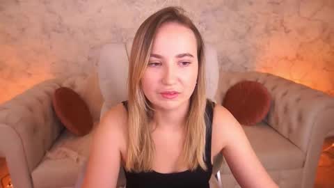 Snapshot of sofiebloom chatting on November 3, 2025, 12:13 am Sofie online show from November 3, 2025, 12:13 am