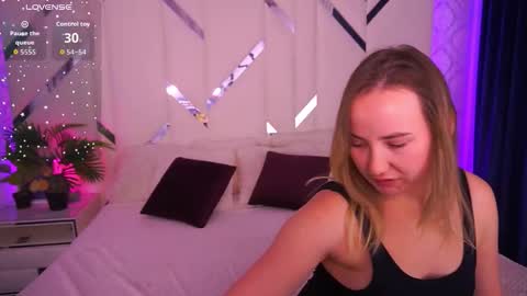 Snapshot of sofiebloom chatting on November 6, 2025, 11:59 pm Sofie online show from November 6, 2025, 11:59 pm