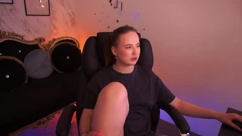 Snapshot of sofiebloom chatting on June 14, 2026, 3:19 am Sofie online show from June 14, 2026, 3:19 am