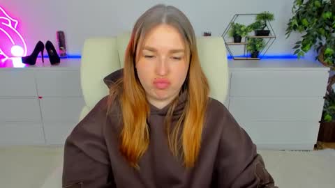 sofii_darling online show from March 5, 2026, 5:42 pm