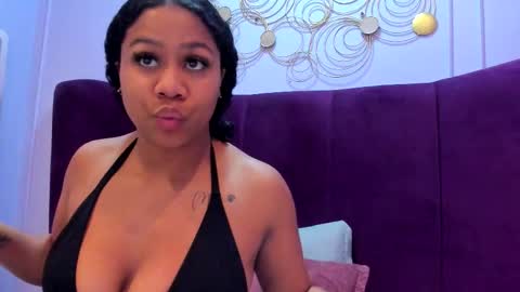 sofiifox online show from November 20, 2025, 7:35 pm