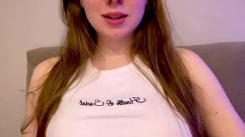 Snapshot of sofinovvak chatting on April 4, 2026, 8:06 pm Sofi online show from April 4, 2026, 8:06 pm