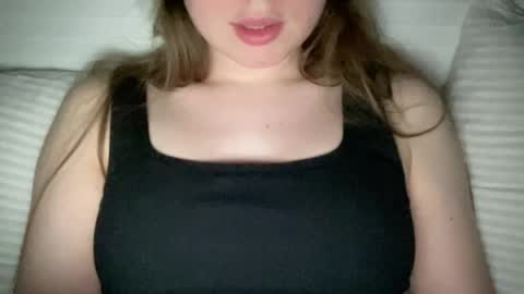 Snapshot of sofinovvak chatting on April 14, 2026, 8:37 pm Sofi online show from April 14, 2026, 8:37 pm