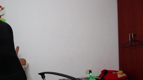 Snapshot of soft_fetish chatting on December 22, 2024, 4:59 pm Camila M online show from December 22, 2024, 4:59 pm