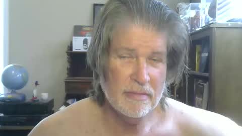 Snapshot of softasiron1 chatting on May 19, 2026, 3:18 pm Brett online show from May 19, 2026, 3:18 pm