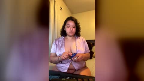 Snapshot of softbutmine chatting on June 11, 2026, 2:33 am Layla online show from June 11, 2026, 2:33 am