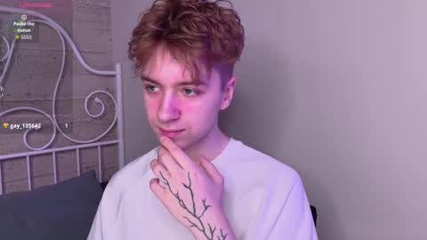 Snapshot of softcrave chatting on November 27, 2025, 8:55 pm PAUL online show from November 27, 2025, 8:55 pm