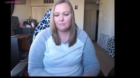 Snapshot of softerpeaches chatting on December 4, 2024, 7:56 pm Rose online show from December 4, 2024, 7:56 pm